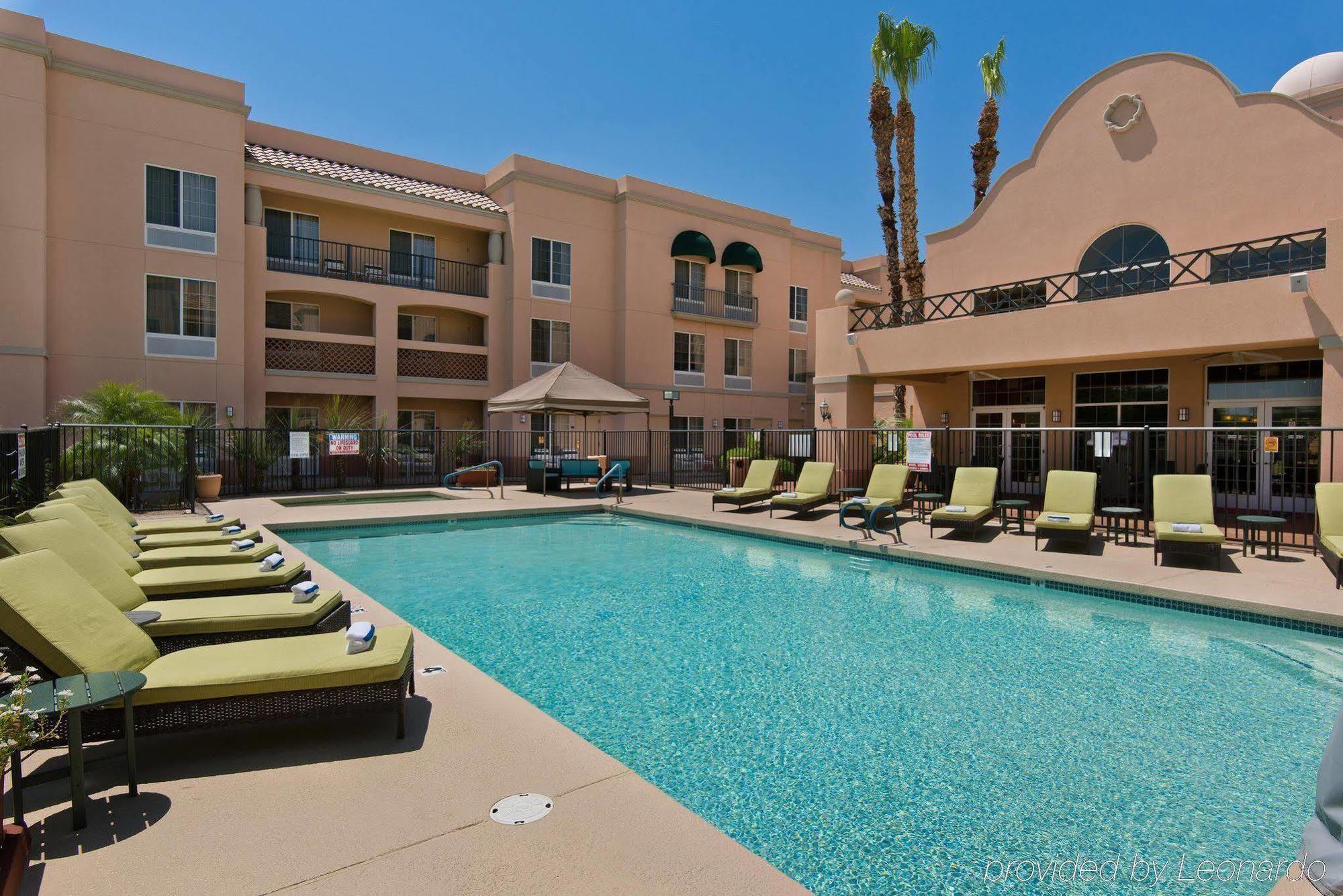 Hampton Inn & Suites Phoenix/Scottsdale Exterior photo