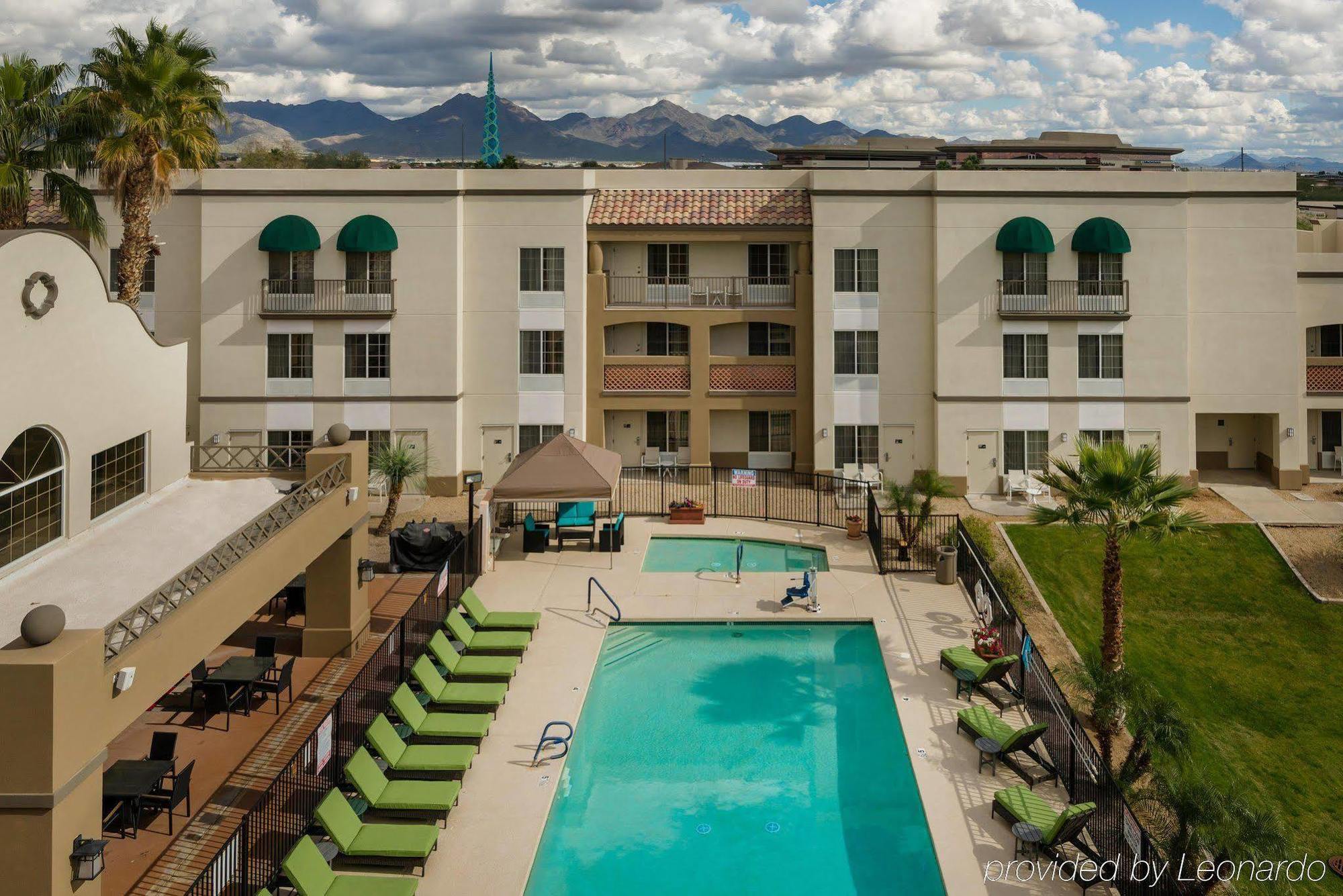 Hampton Inn & Suites Phoenix/Scottsdale Exterior photo